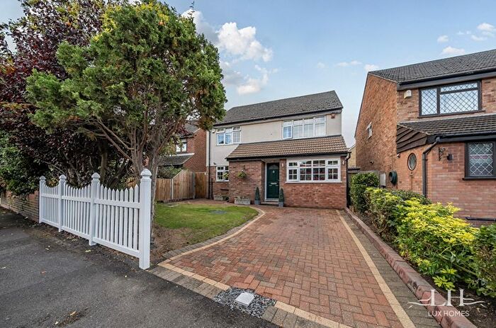 4 Bedroom Detached House For Sale In Abbey Wood Lane, Rainham, RM13