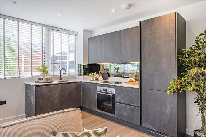 1 Bedroom Flat To Rent In West Byfleet, Surrey, KT14