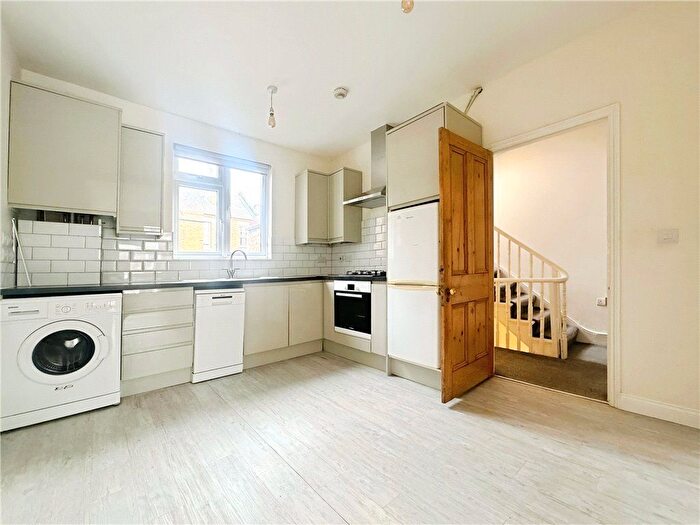 2 Bedroom Flat To Rent In Hopgood Street, London, W12