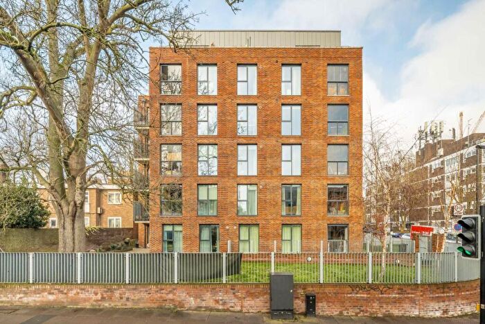 2 Bedroom Flat To Rent In Dalmeny Avenue, Islington, N7