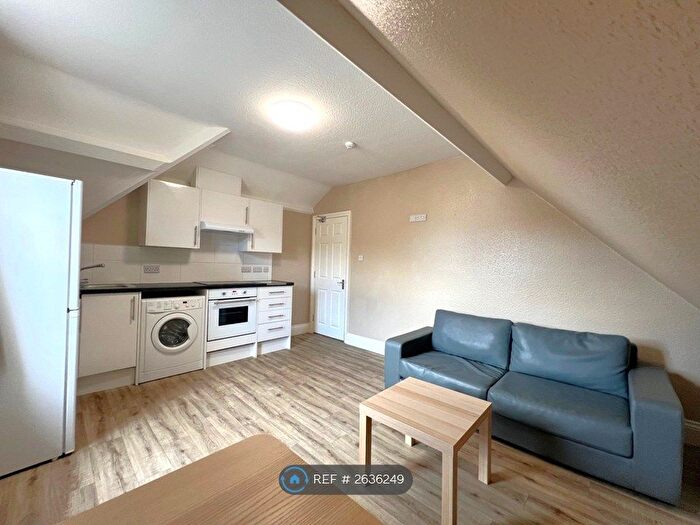 3 Bedroom Flat To Rent In Walsingham Road, Bristol, BS6