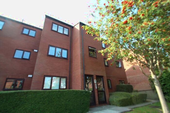 1 Bedroom Flat To Rent In Chestnut Court, Harehills Lane, Leeds, West Yorkshire, LS7