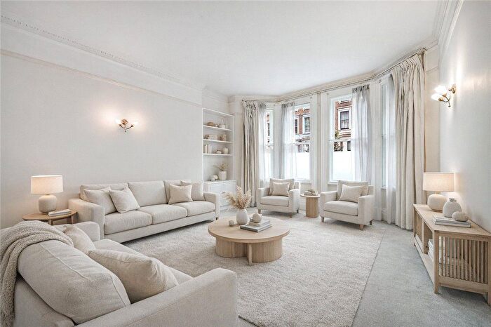 4 Bedroom Flat To Rent In Barkston Gardens, London, SW5