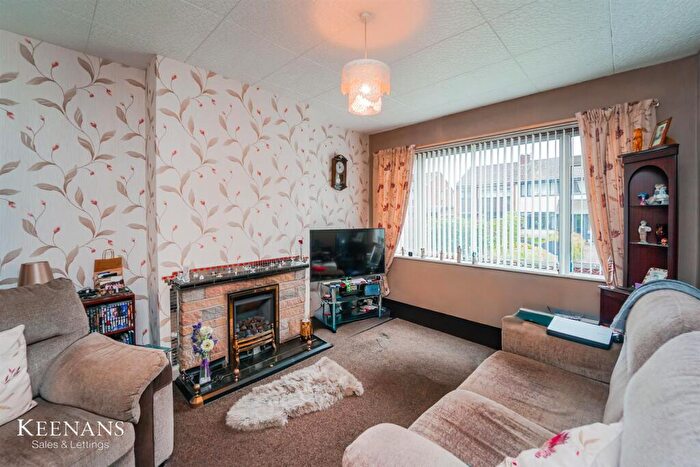3 Bedroom Semi Detached House For Sale In Stoneleigh Drive, Radcliffe, Manchester, M26