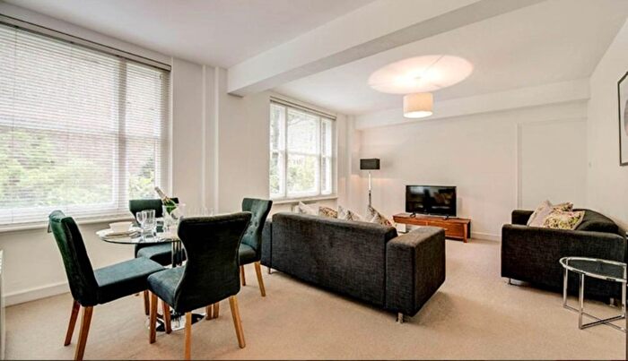 1 Bedroom Flat To Rent In Hill Street, London, W1J