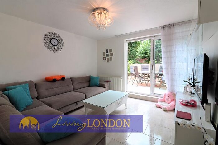 2 Bedroom Flat For Sale In Folkestone Road, London, N18