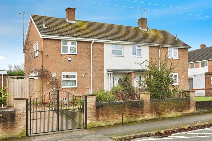 3 Bedroom Semi-Detached House For Sale In Spur Crescent, Worksop, S80