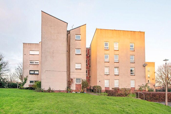 2 Bedroom Apartment For Sale In / Kingsknowe Court, Edinburgh, EH14