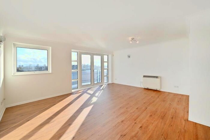 2 Bedroom Flat To Rent In Jardine Road, London, E1W