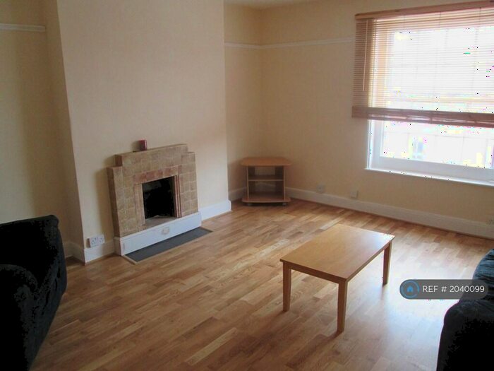1 Bedroom Flat To Rent In Russell Street, Reading, RG1