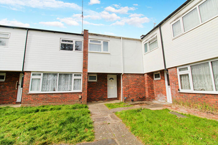 4 Bedroom End Of Terrace House For Sale In Lulworth Close, Farnborough, GU14