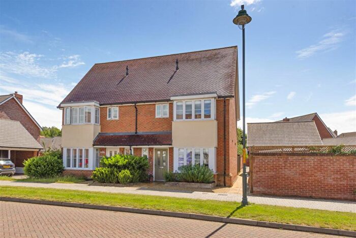 3 Bedroom Semi Detached House For Sale In Glenton Avenue, Kings Hill, ME19