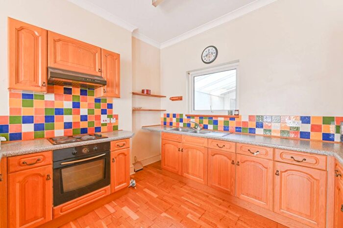 3 Bedroom End Of Terrace House For Sale In Thornbury Road, Brixton Hill, London, SW2