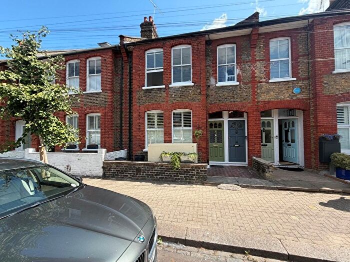 2 Bedroom Maisonette To Rent In Emu Road, London, SW8