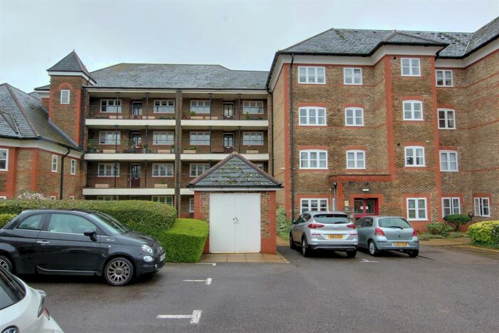 2 Bedroom Retirement Property To Rent In Newsholme Drive, London, N21
