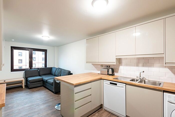 5 Bedroom Flat To Rent In West Bryson Road, Edinburgh, EH11