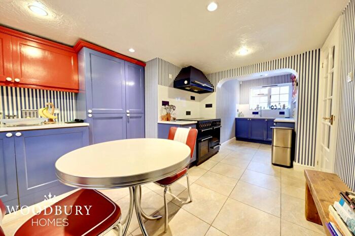 2 Bedroom Detached House For Sale In Baldwins Hill, Loughton, IG10