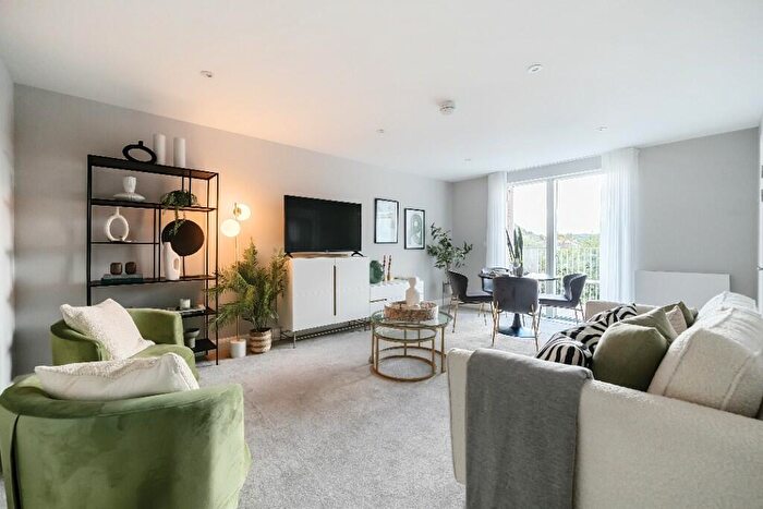 1 Bedroom Apartment To Rent In Wycombe Lane, HP10