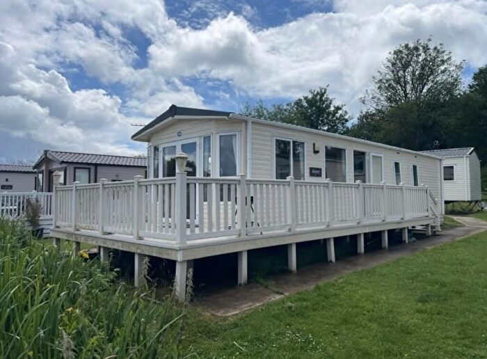 3 Bedroom Caravan For Sale In Derwent, Cotswold Hoburne, Broadway Lane, South Cerney, Gloucestershire, GL7
