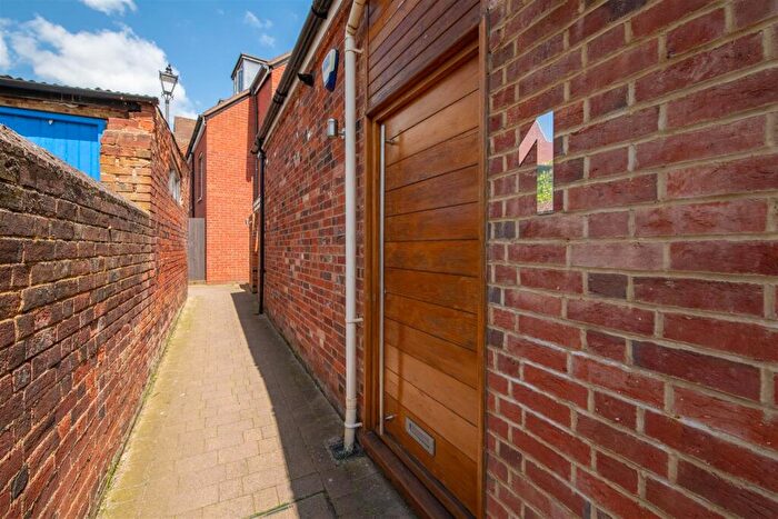 3 Bedroom Mews For Sale In Coopers Alley, Hitchin, SG5