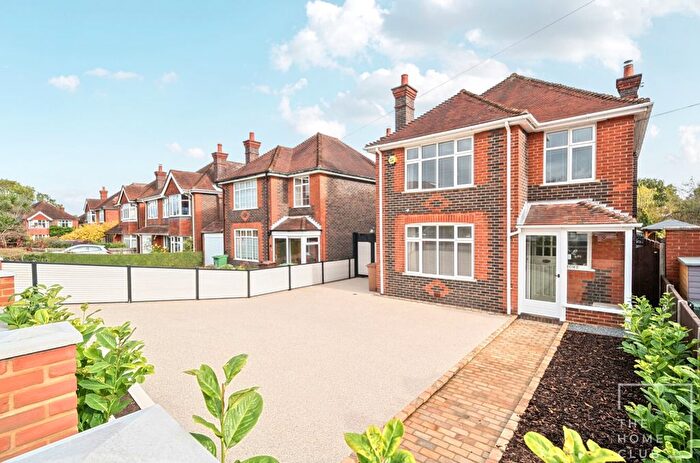 3 Bedroom Detached House To Rent In East Meads, Guildford, GU2