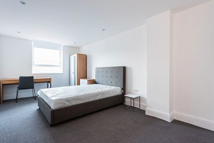 1 Bedroom Flat To Rent In Flat, Blenheim Terrace, LS2