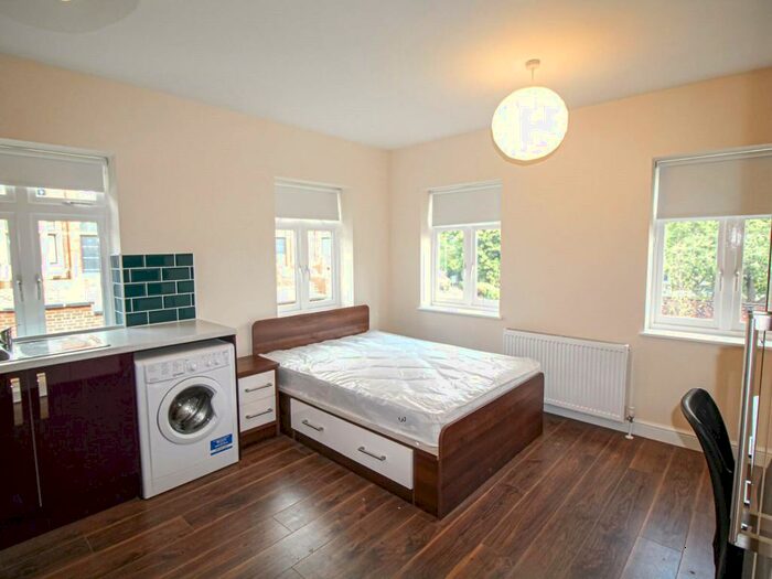 Studio To Rent In Clarendon Road, Leeds, West Yorkshire, LS2