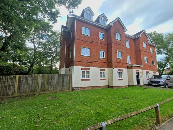 3 Bedroom Flat To Rent In Seaweed Close, Southampton, SO19