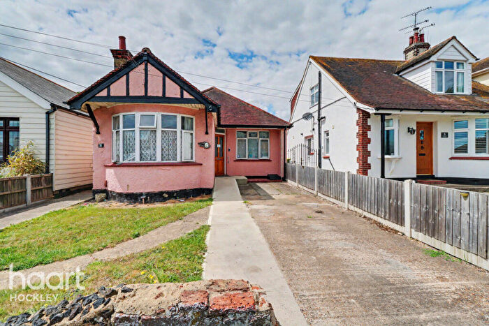 2 Bedroom Bungalow For Sale In Mornington Avenue, Rochford, SS4