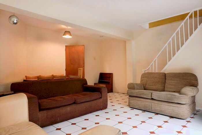 4 Bedroom House Of Multiple Occupation To Rent In St Martins Street, Brighton, BN2