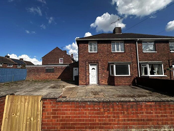 3 Bedroom Semi-Detached House To Rent In Ladysmith Road, Grimsby, DN32