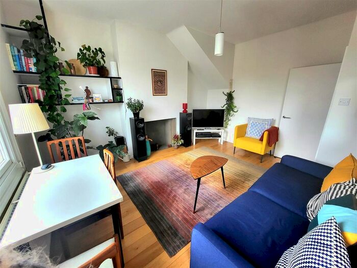 2 Bedroom Flat To Rent In Kentish Town, London, NW5