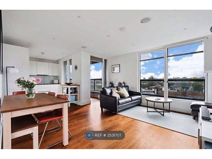 2 Bedroom Flat To Rent In Upper Richmond Road, London, SW15