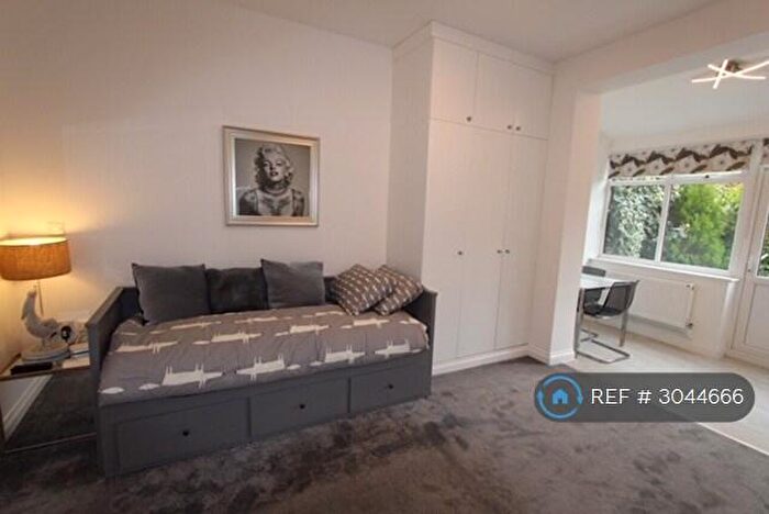 Studio To Rent In Marlborough Hill, Harrow, HA1