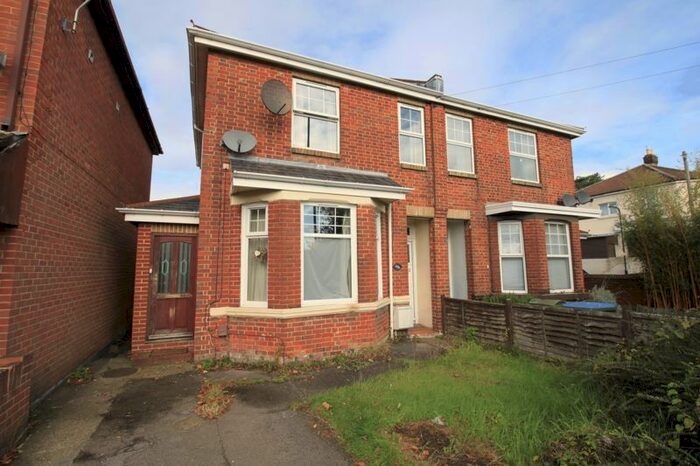 2 Bedroom Flat To Rent In Winchester Road, Shirley, Southampton SO16