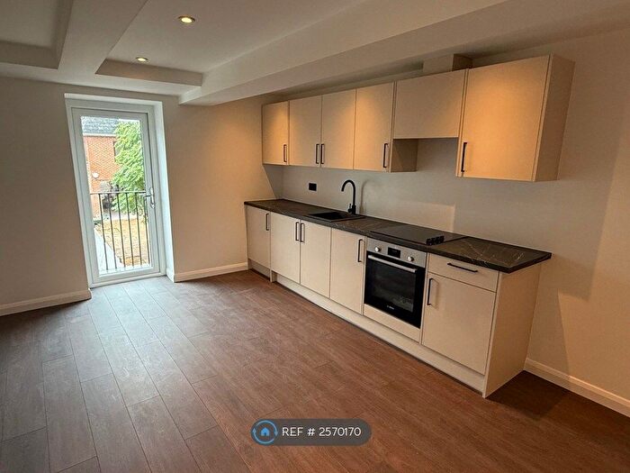 2 Bedroom Flat To Rent In High Street, Swindon, SN1