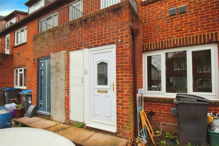 1 Bedroom Flat To Rent In Glenbuck Road, Surbiton, Surrey, KT6