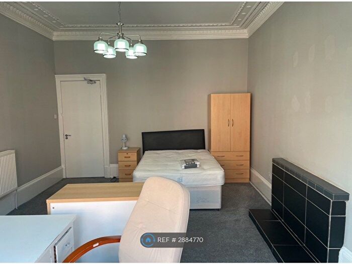 3 Bedroom Flat To Rent In West Princes Street, Glasgow, G4