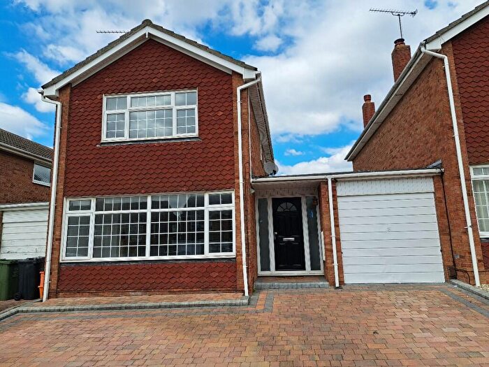 3 Bedroom Link Detached House To Rent In Bearsted Drive, Basildon, Essex, SS13