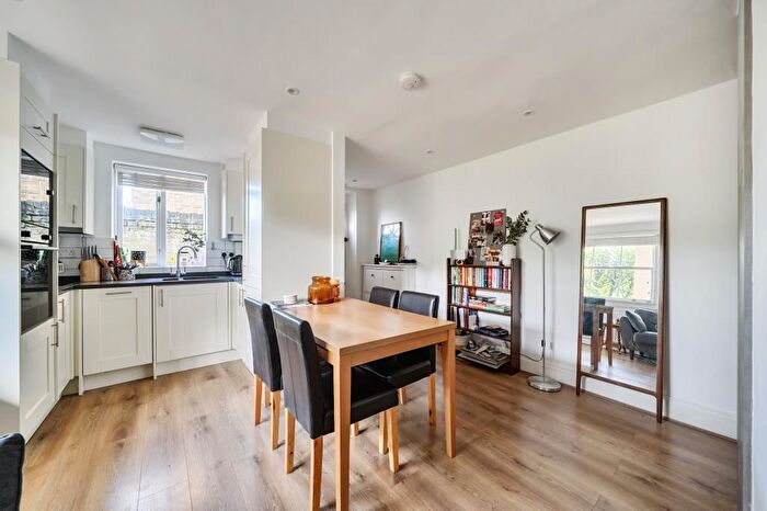 1 Bedroom Flat For Sale In Church Road, Richmond, TW10