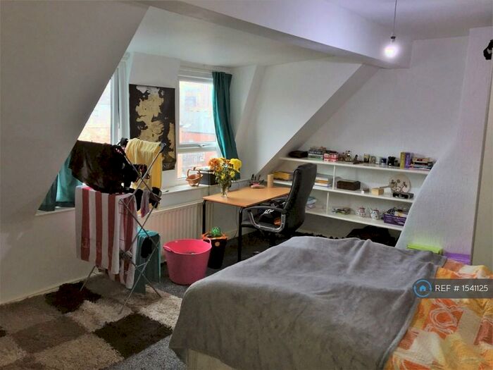 3 Bedroom Terraced House To Rent In Holberry Close, Sheffield, S10