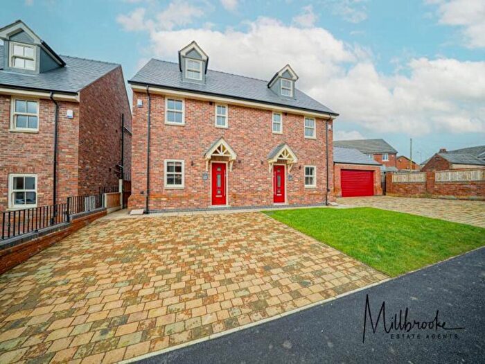 4 Bedroom Semi-Detached House For Sale In Leigh Road, Atherton, M46