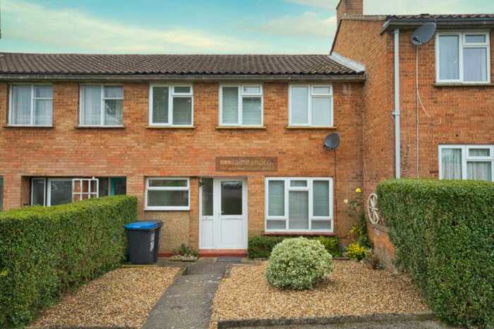 3 Bedroom Property To Rent In Garden Avenue, Hatfield AL10