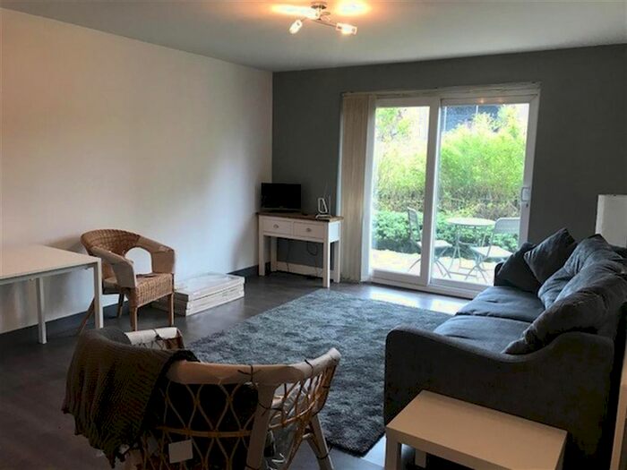 2 Bedroom Flat To Rent In Steele House, Salford, Greater Manchester, M5