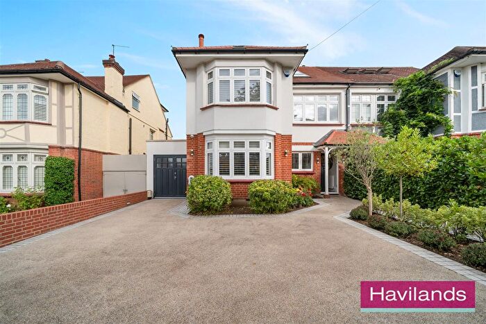 6 Bedroom Property For Sale In Wades Hill, Winchmore Hill, N21