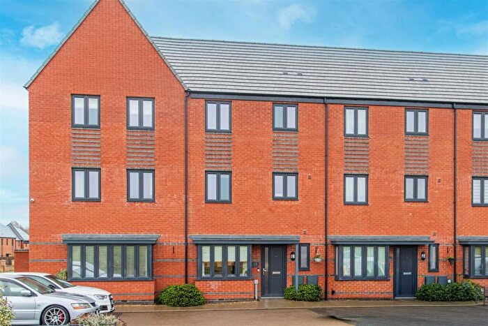 4 Bedroom Town House For Sale In Cheyne Avenue, Wellingborough, NN8