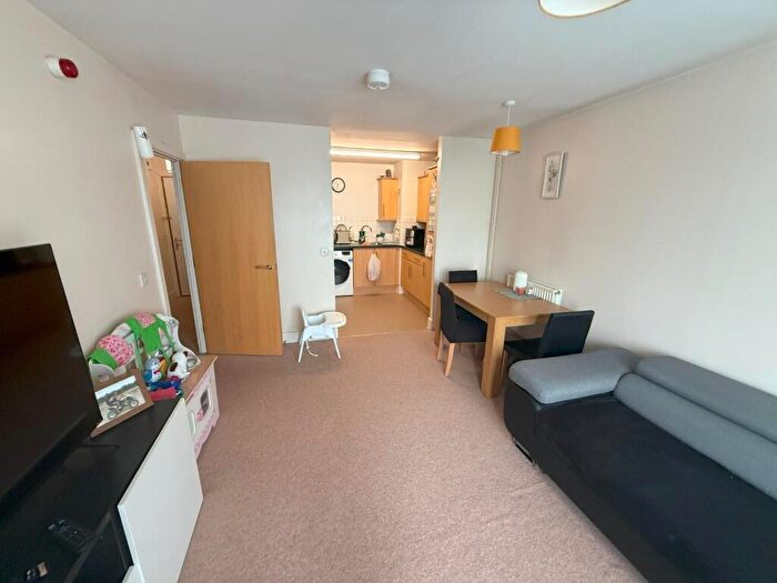 2 Bedroom Apartment To Rent In Moulsford Mews, Reading, RG30