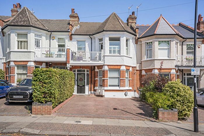 3 Bedroom Flat To Rent In London, N21