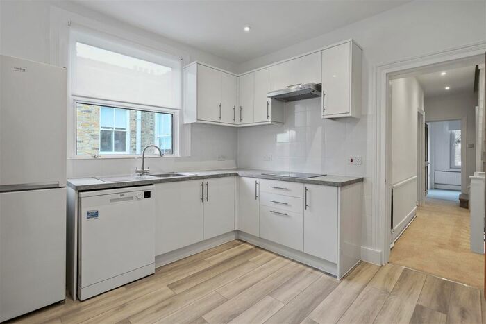 3 Bedroom Flat To Rent In Chandos Avenue, London, W5