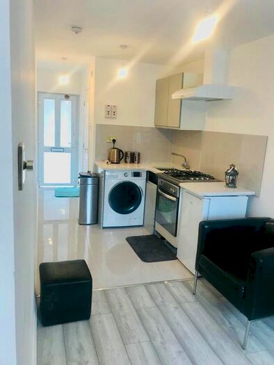 Studio To Rent In River Road, London IG11